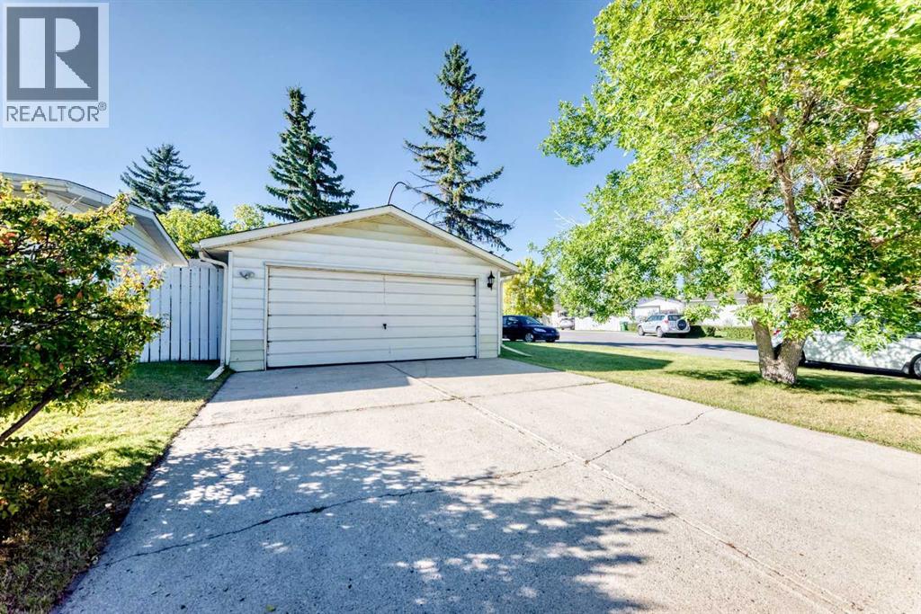 127 Huntwell Place NE, Calgary, Alberta  T2K 5T2 - Photo 7 - A2345973