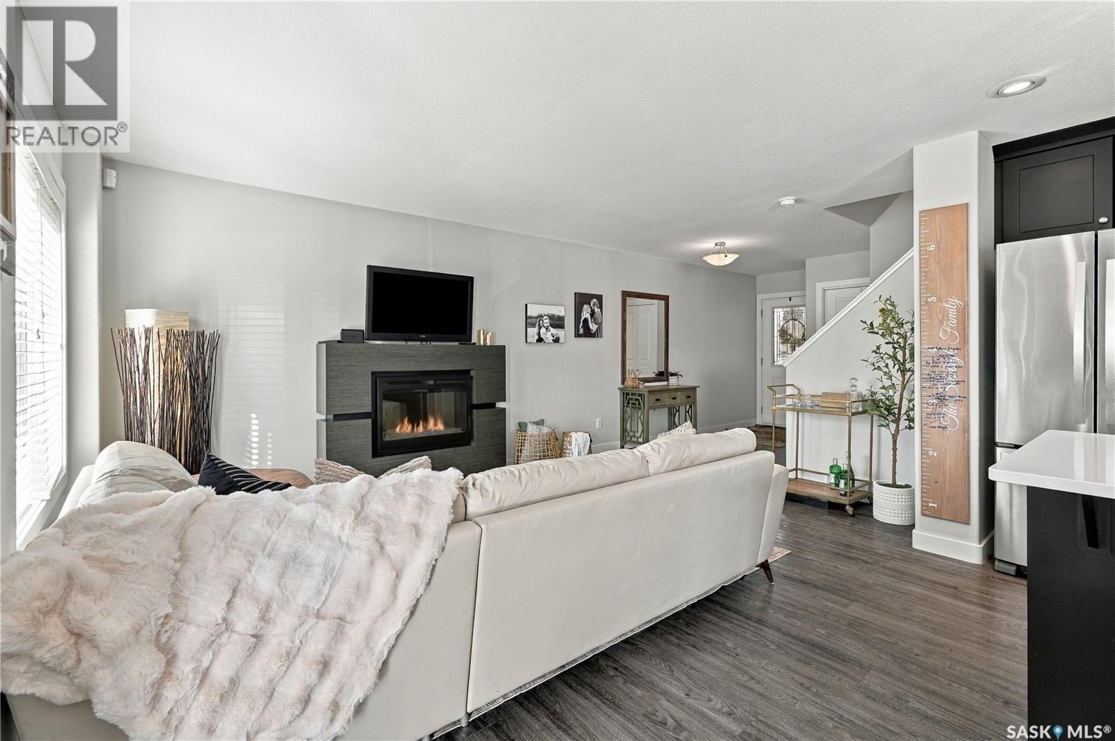 554 Kolynchuk Crescent, Saskatoon, Saskatchewan  S7T 0V9 - Photo 4 - SK048992