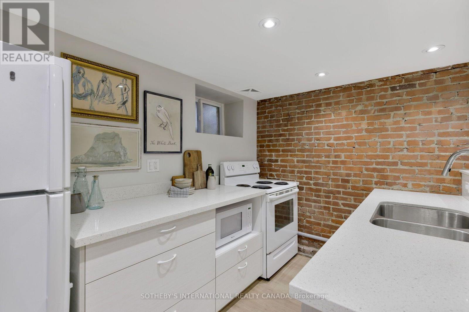 126 Hilton Avenue, Toronto, Ontario  M5R 3E7 - Photo 30 - C13809442