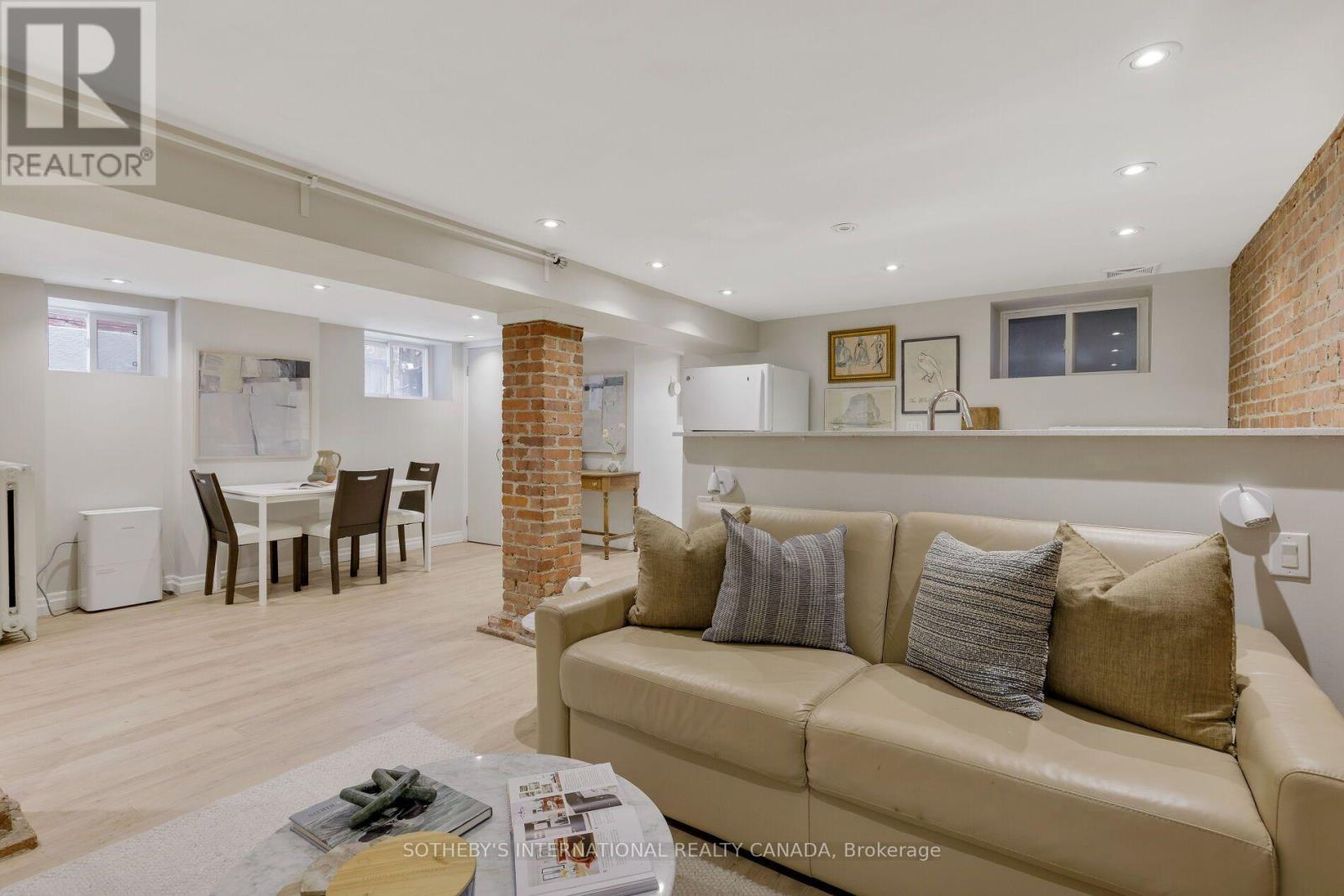 126 Hilton Avenue, Toronto, Ontario  M5R 3E7 - Photo 31 - C13809442
