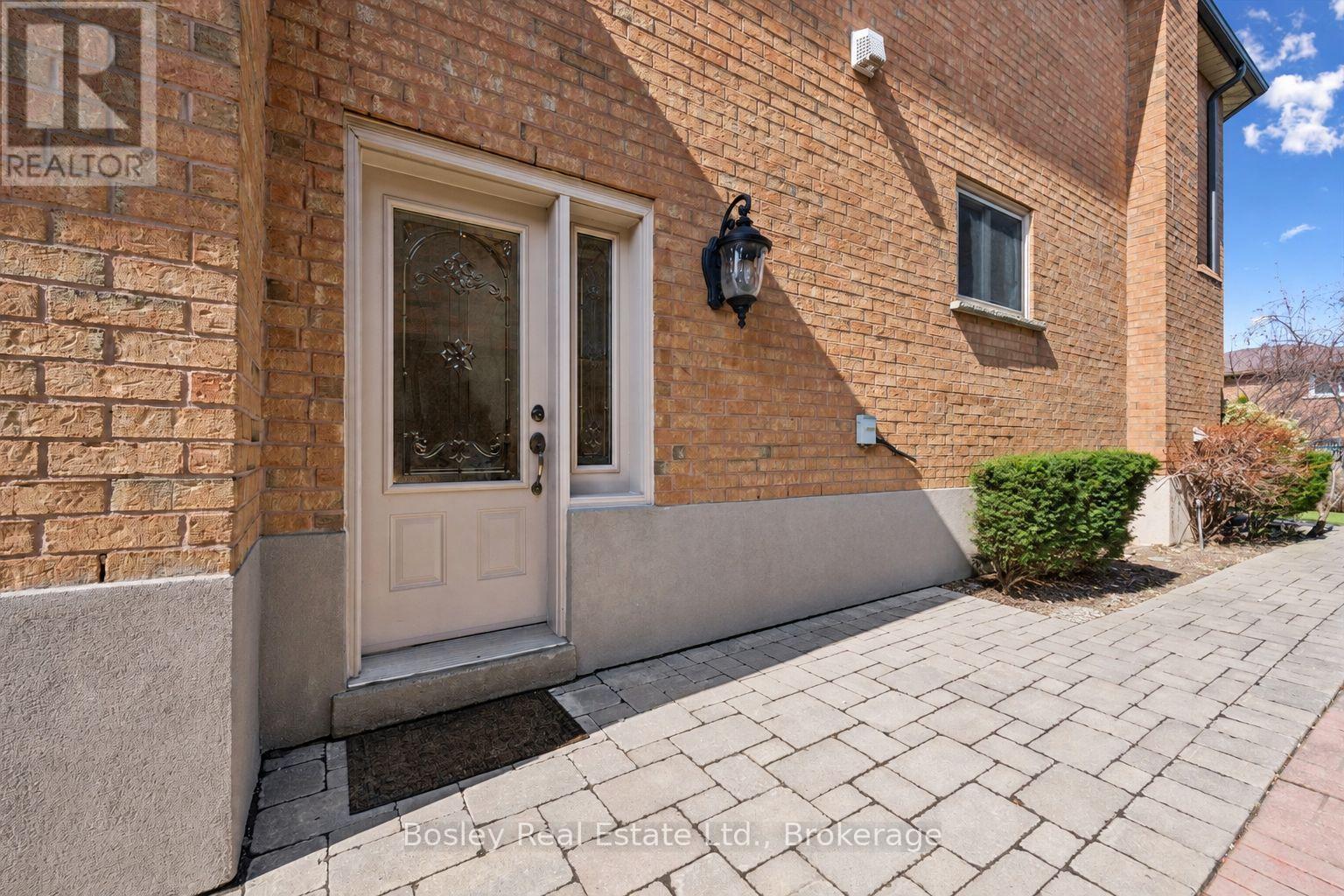 1217 Sugar Maple Court, Mississauga, Ontario L4W 4P6 - Photo 41 - W13809908