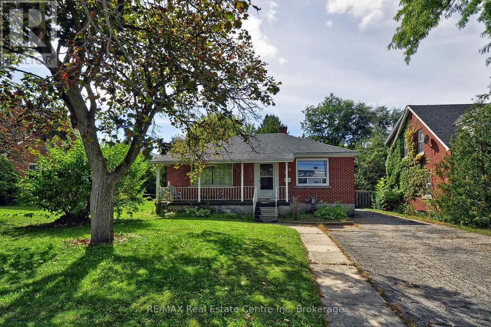 273 Albert Street, Waterloo, Ontario  N2L 3T7 - Photo 2 - X13809816
