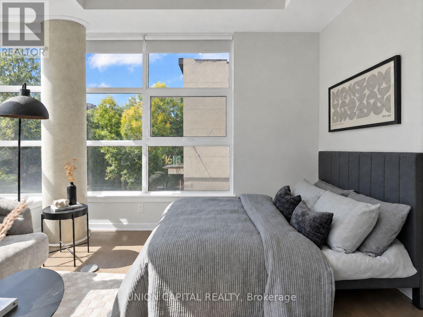 202 - 10 WILLISON SQUARE, Toronto, Ontario