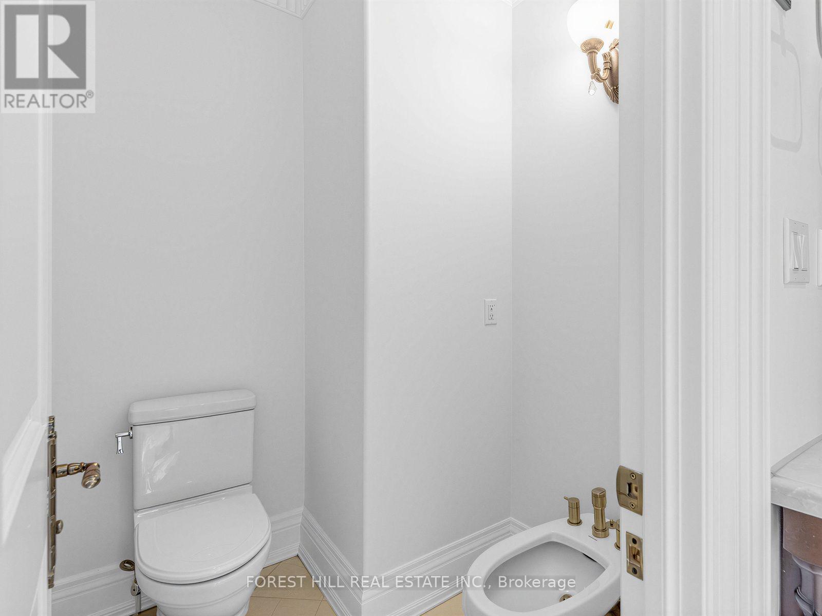 1b Carluke Crescent, Toronto, Ontario  M2L 2H7 - Photo 27 - C13809838