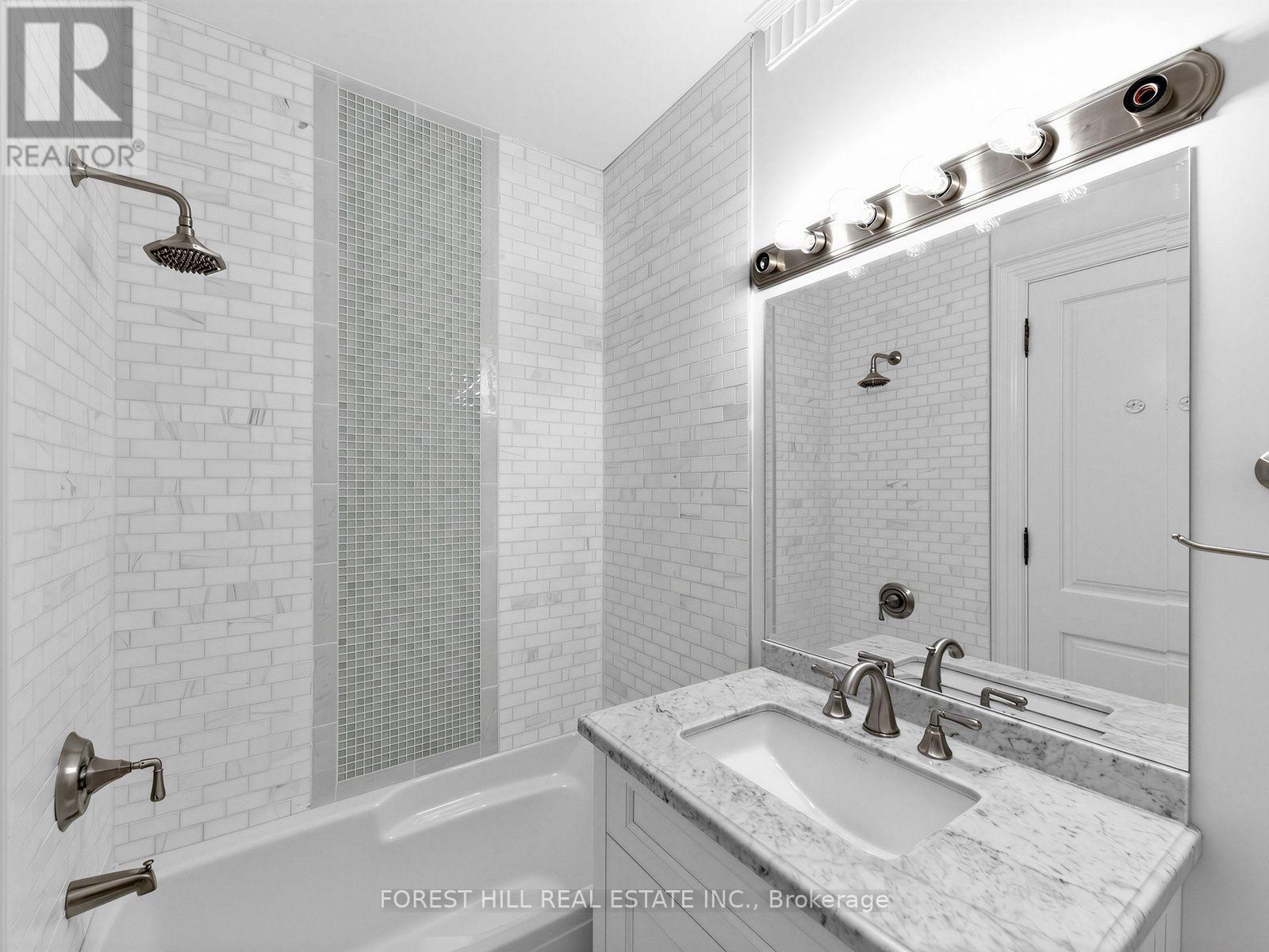 1b Carluke Crescent, Toronto, Ontario  M2L 2H7 - Photo 35 - C13809838