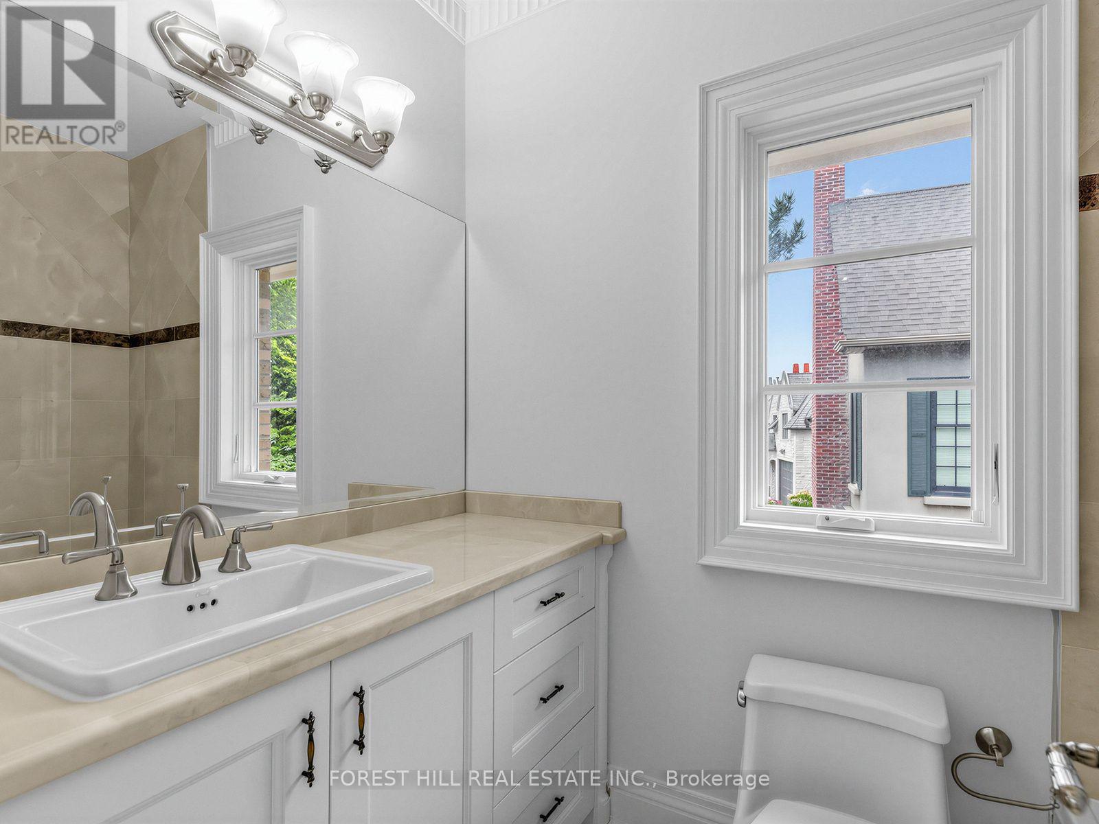 1b Carluke Crescent, Toronto, Ontario  M2L 2H7 - Photo 43 - C13809838