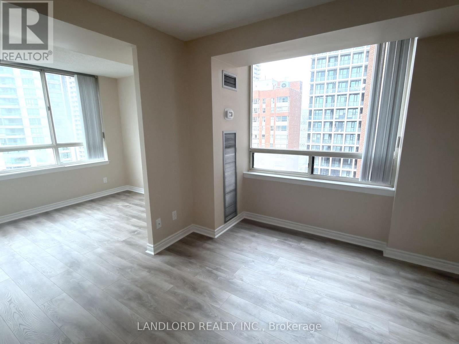 1523 - 633 Bay Street, Toronto, Ontario  M5G 2G4 - Photo 4 - C13809924