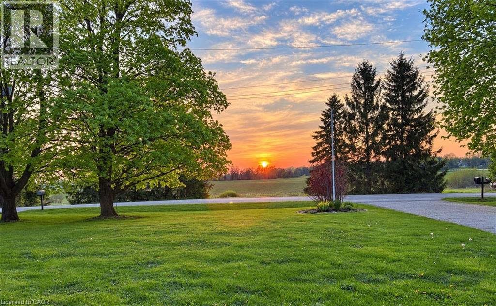 670 Thompson Road, Flamborough, Ontario L0R 2B0 - Photo 2 - 40858593