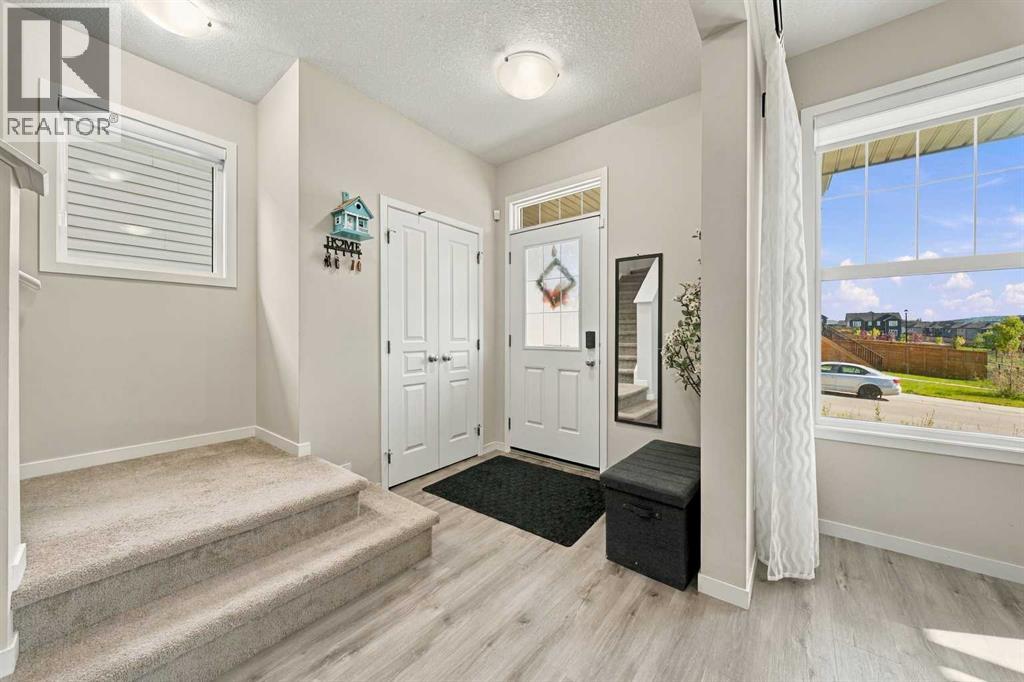 35 Heritage Rise, Cochrane, Alberta  T4C 2R5 - Photo 4 - A2346633