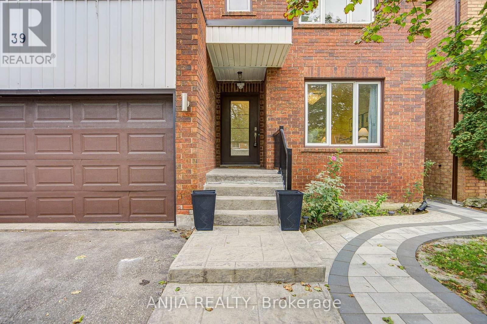 39 Millcroft Way, Vaughan (Brownridge), Ontario  L4J 6P2 - Photo 4 - N13809772