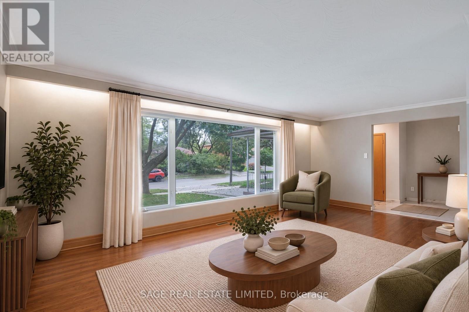22 Ridgemount Road, Toronto, Ontario  M9P 1C5 - Photo 3 - W13809756
