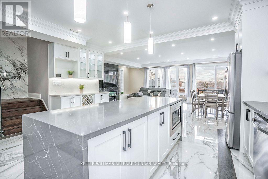 83 Floral Parkway, Toronto, Ontario  M6L 2C3 - Photo 11 - W13809812