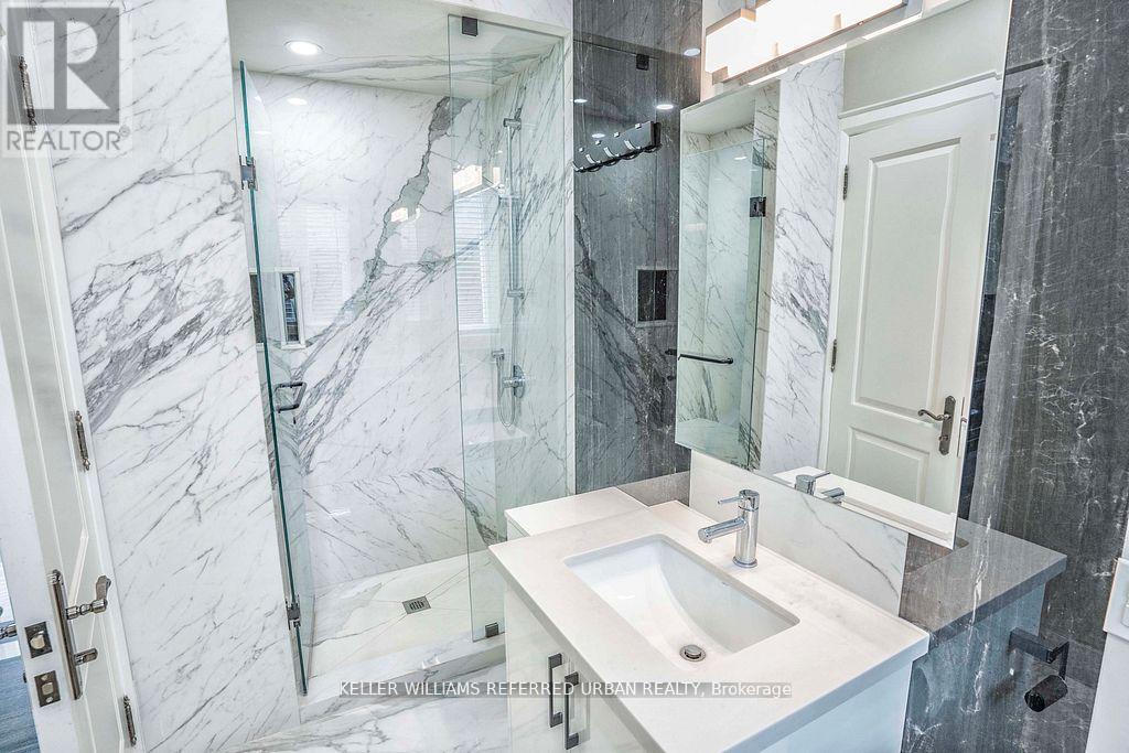 83 Floral Parkway, Toronto, Ontario  M6L 2C3 - Photo 15 - W13809812