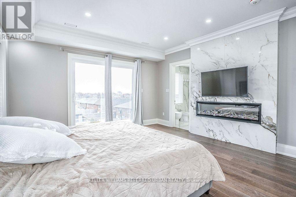 83 Floral Parkway, Toronto, Ontario  M6L 2C3 - Photo 19 - W13809812
