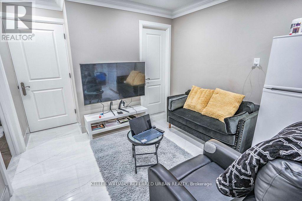 83 Floral Parkway, Toronto, Ontario  M6L 2C3 - Photo 28 - W13809812
