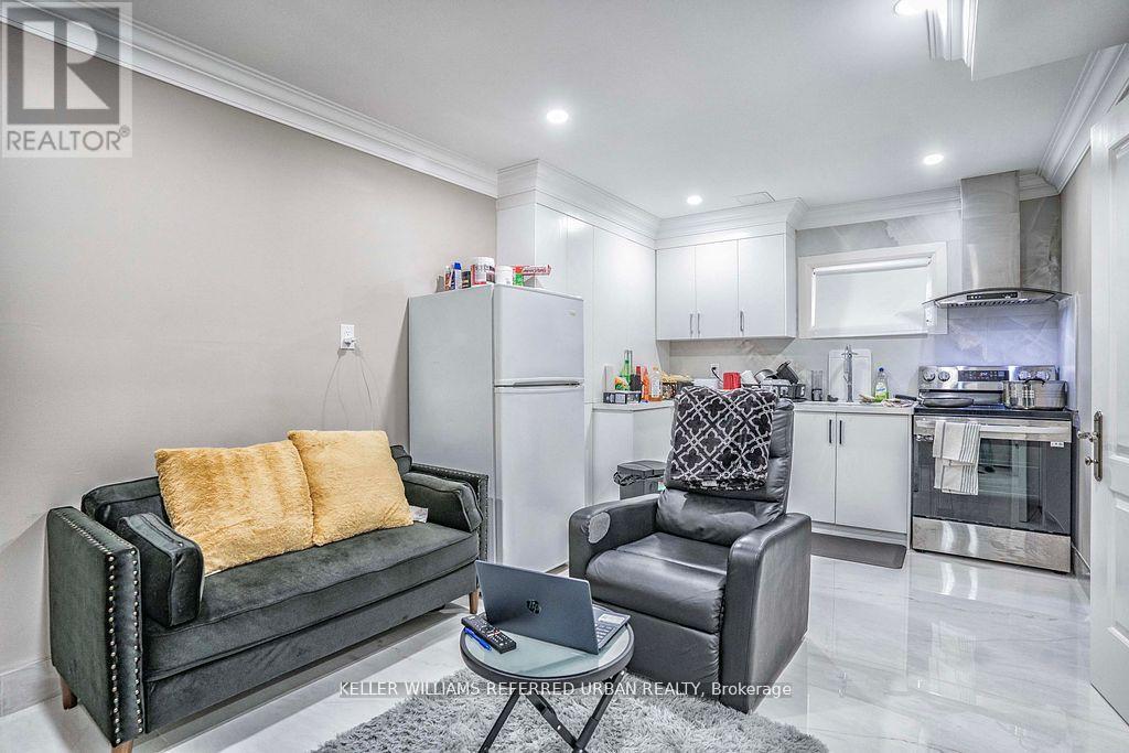 83 Floral Parkway, Toronto, Ontario  M6L 2C3 - Photo 29 - W13809812