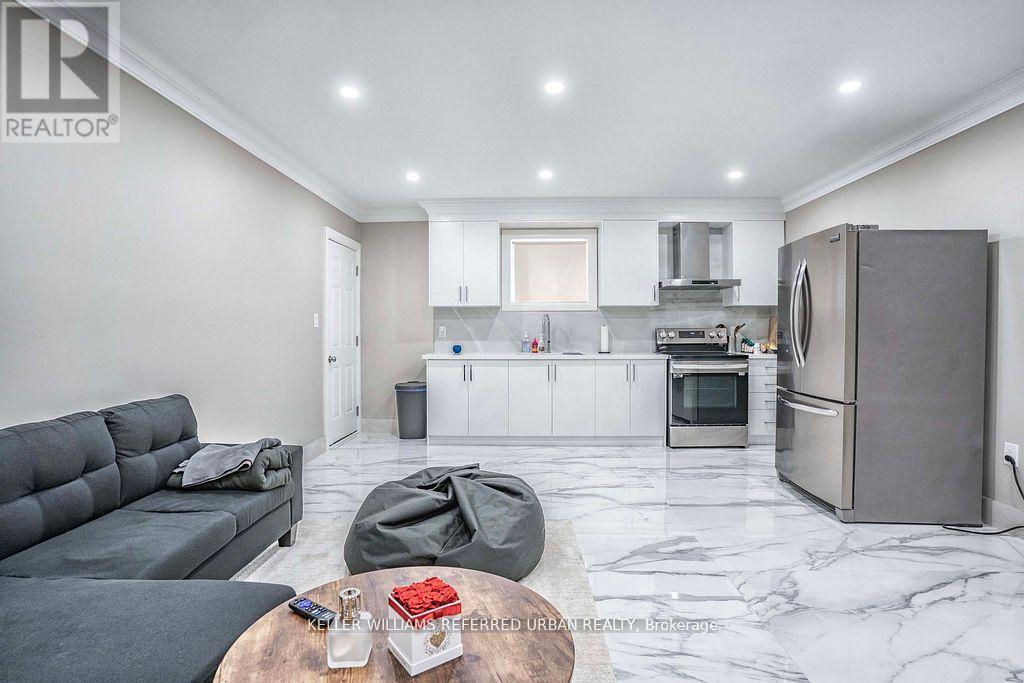 83 Floral Parkway, Toronto, Ontario  M6L 2C3 - Photo 33 - W13809812