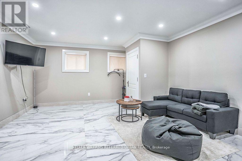 83 Floral Parkway, Toronto, Ontario  M6L 2C3 - Photo 34 - W13809812