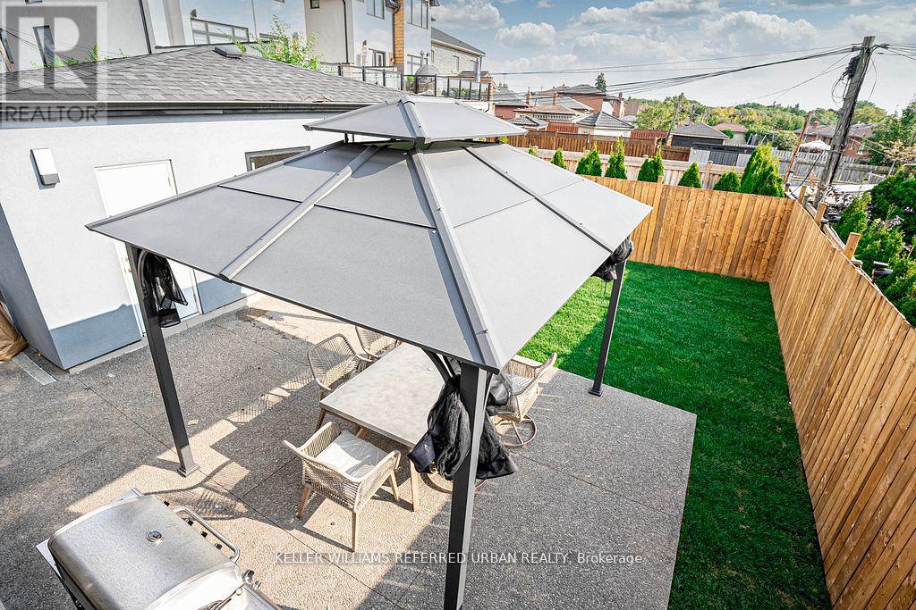 83 Floral Parkway, Toronto, Ontario  M6L 2C3 - Photo 38 - W13809812