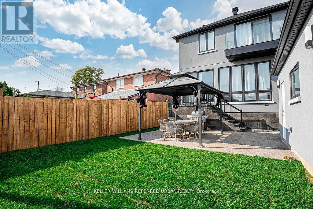 83 Floral Parkway, Toronto, Ontario  M6L 2C3 - Photo 39 - W13809812