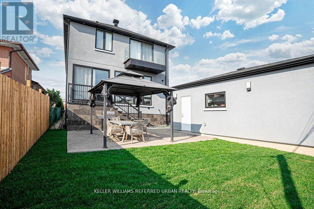 83 Floral Parkway, Toronto, Ontario  M6L 2C3 - Photo 40 - W13809812