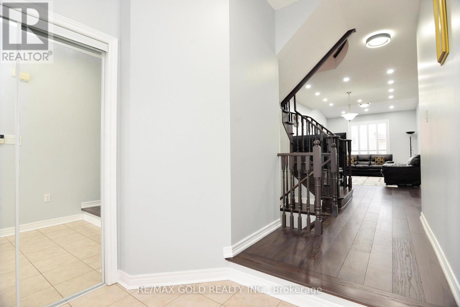 44 Pergola Way, Brampton, Ontario  L6Y 5M6 - Photo 8 - W13809862
