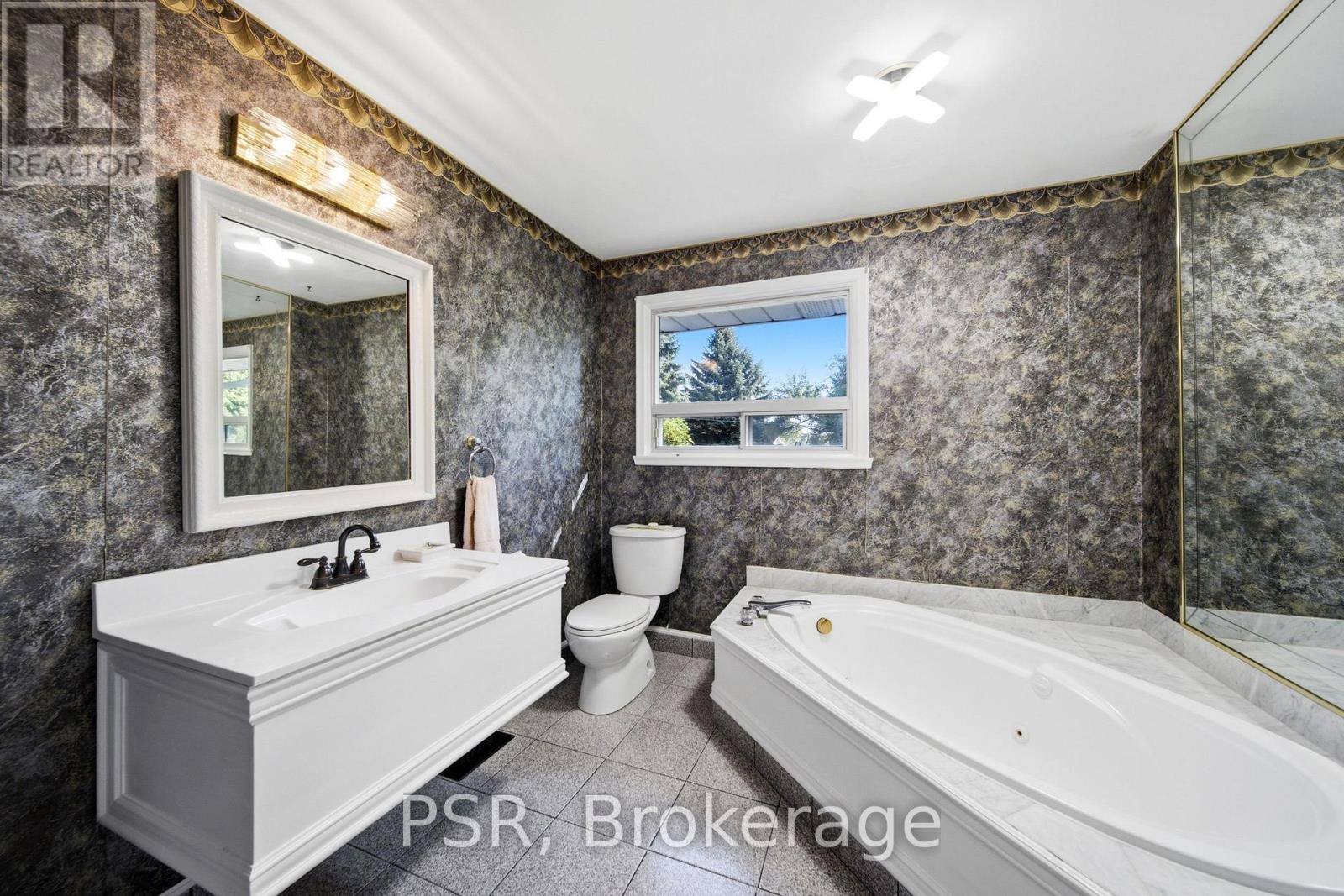 1475 Larchview Trail, Mississauga, Ontario  L5E 3C2 - Photo 20 - W13809878