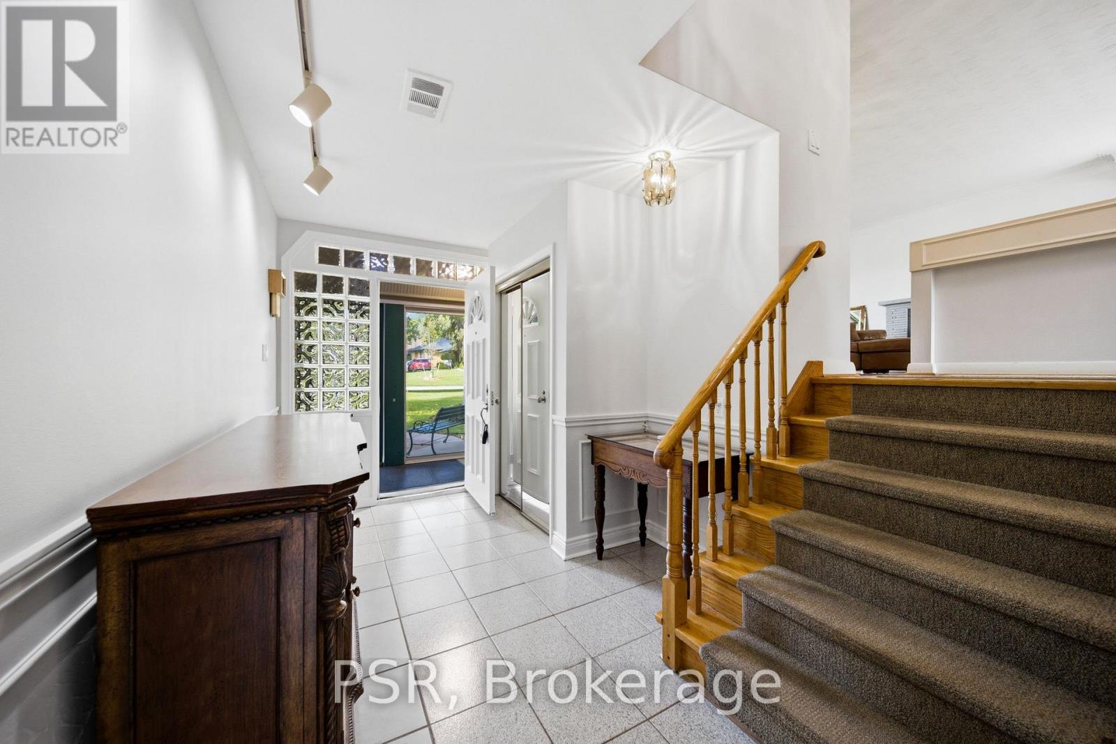 1475 Larchview Trail, Mississauga, Ontario  L5E 3C2 - Photo 21 - W13809878