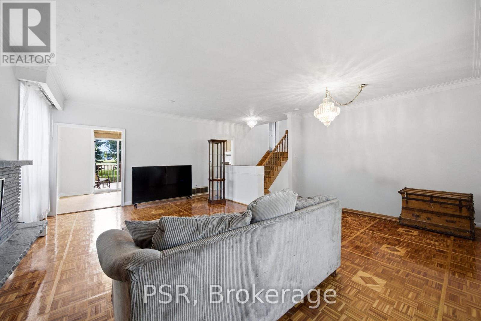 1475 Larchview Trail, Mississauga, Ontario  L5E 3C2 - Photo 4 - W13809878