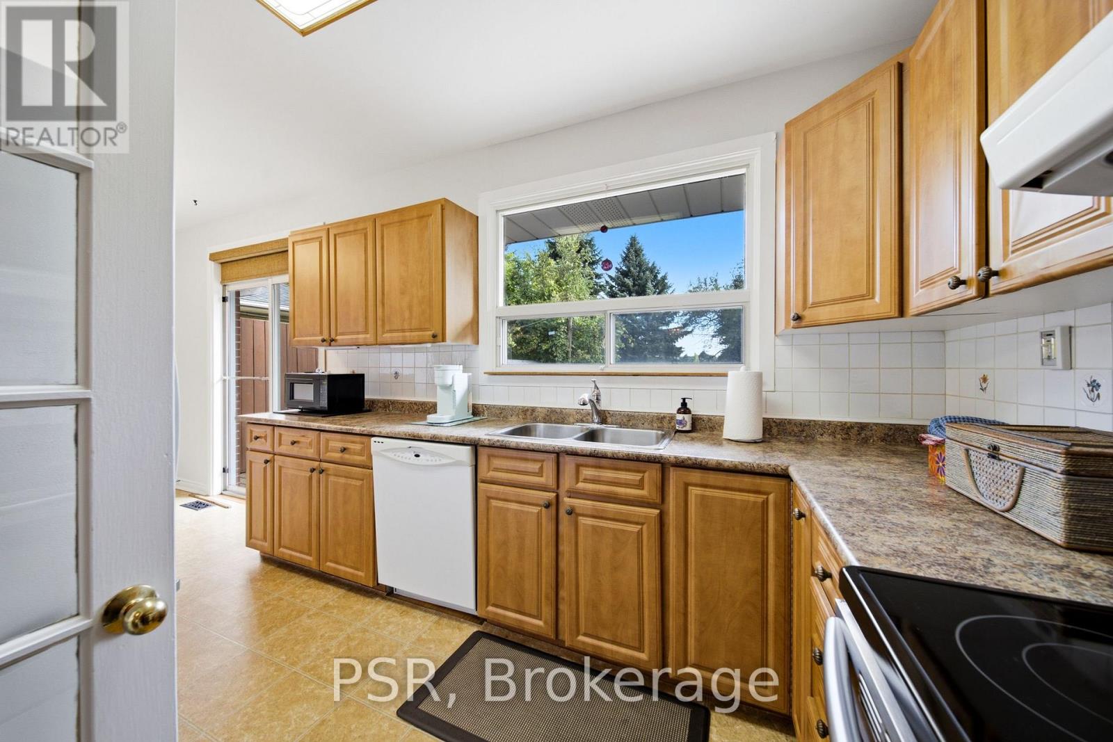 1475 Larchview Trail, Mississauga, Ontario  L5E 3C2 - Photo 9 - W13809878