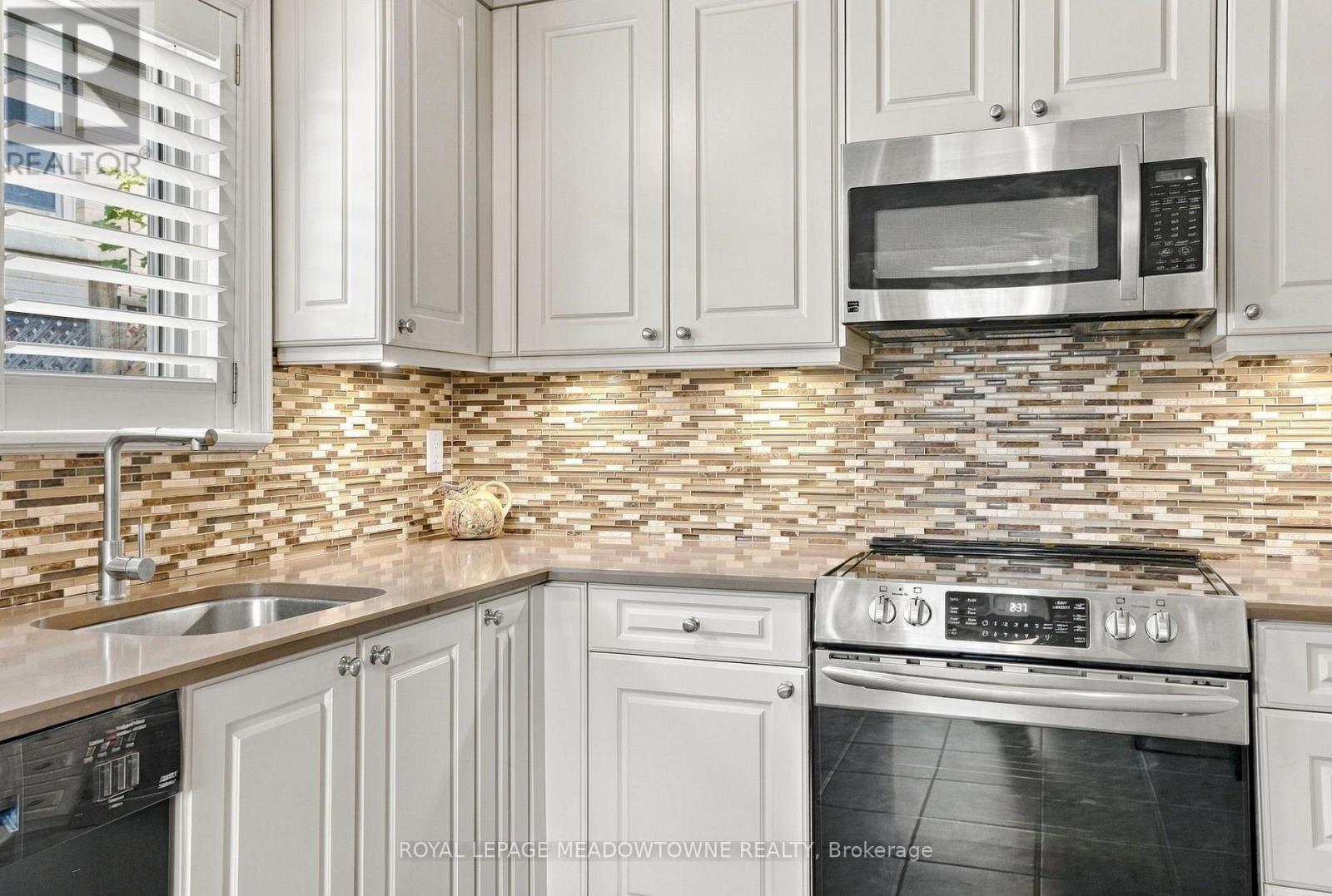 100 Lexington Avenue, Toronto, Ontario  M9V 2G8 - Photo 10 - W13809916