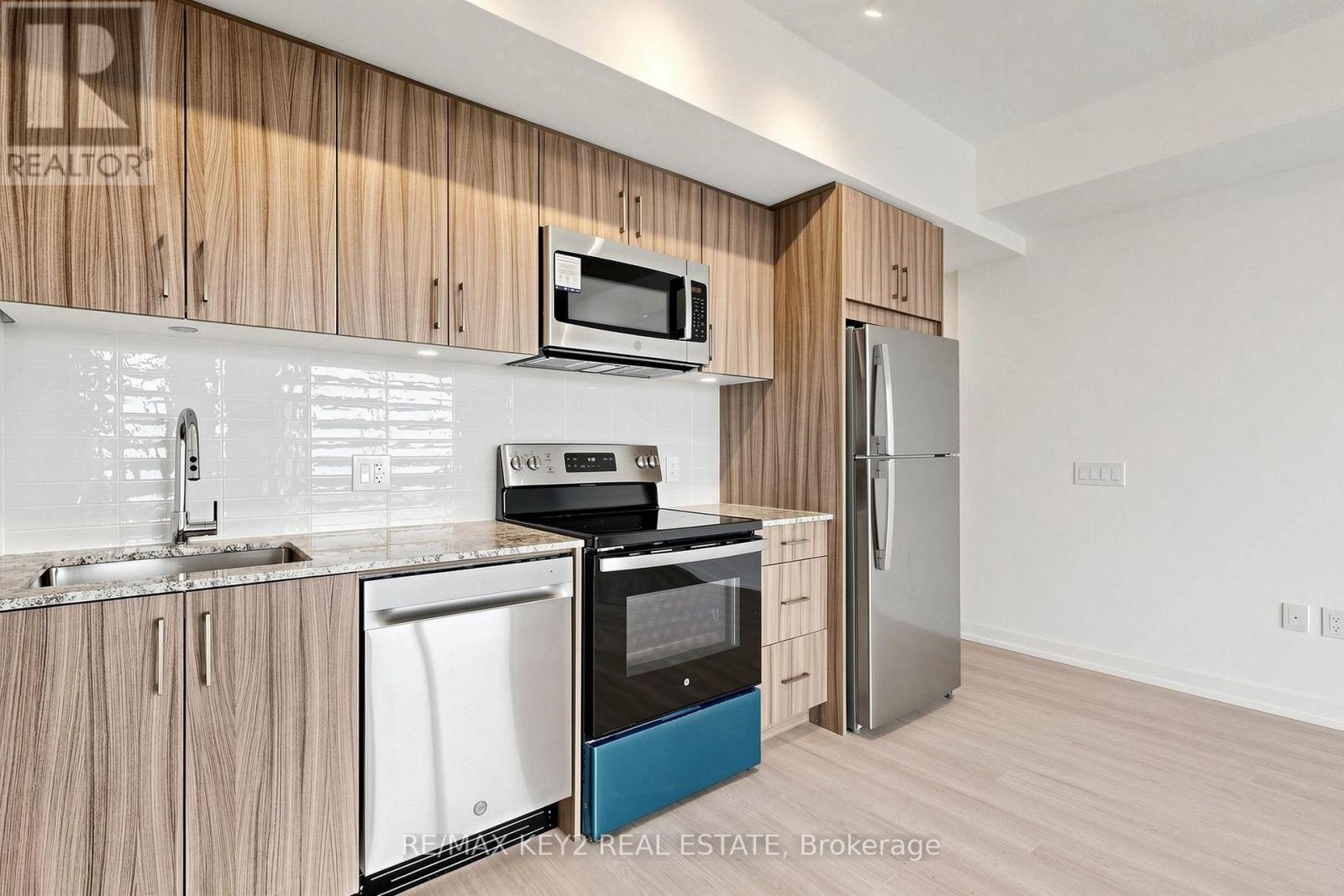 2104 - 4010 Eglinton Avenue W, Toronto, Ontario  M9A 0G5 - Photo 6 - W13809918