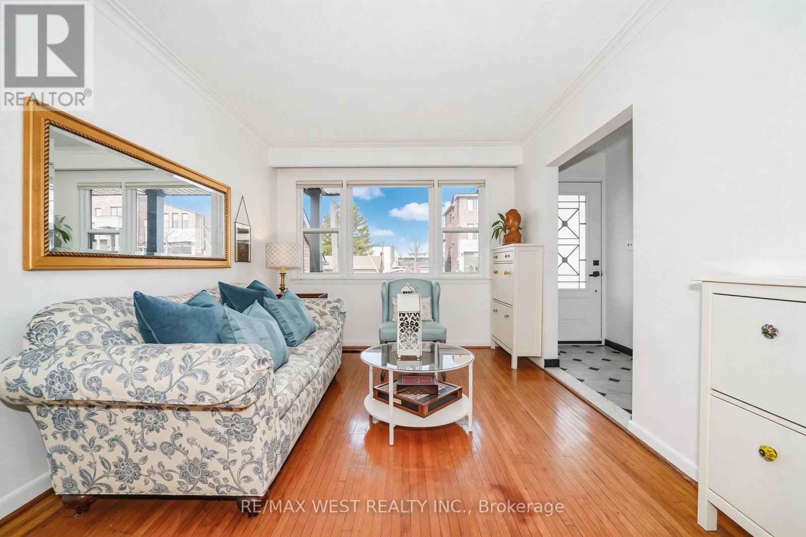 11 Helen Avenue, Toronto, Ontario  M6N 2B4 - Photo 3 - W13809934