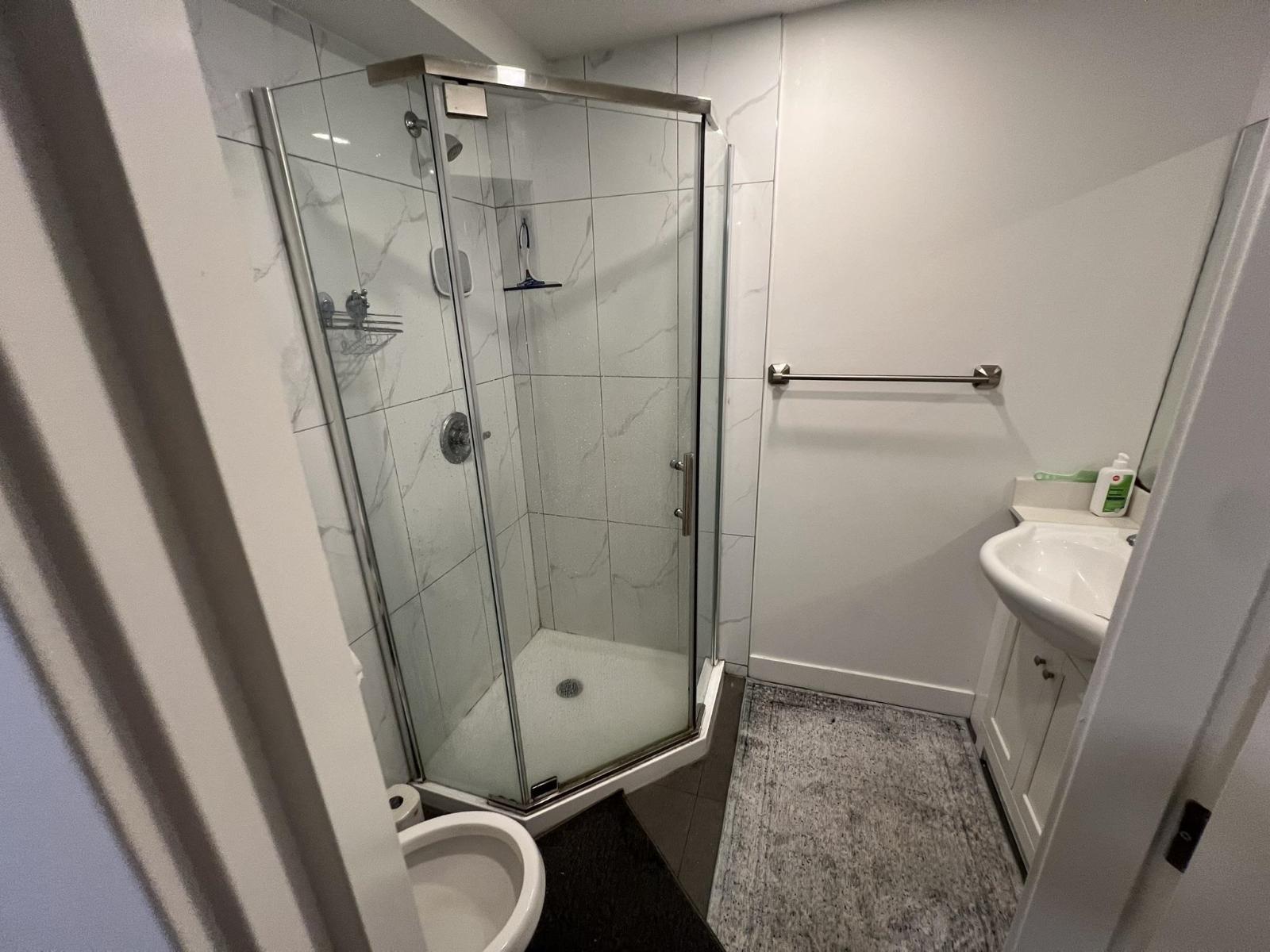 14678 106a Avenue, Surrey, British Columbia  V3R 1T6 - Photo 11 - R3166883