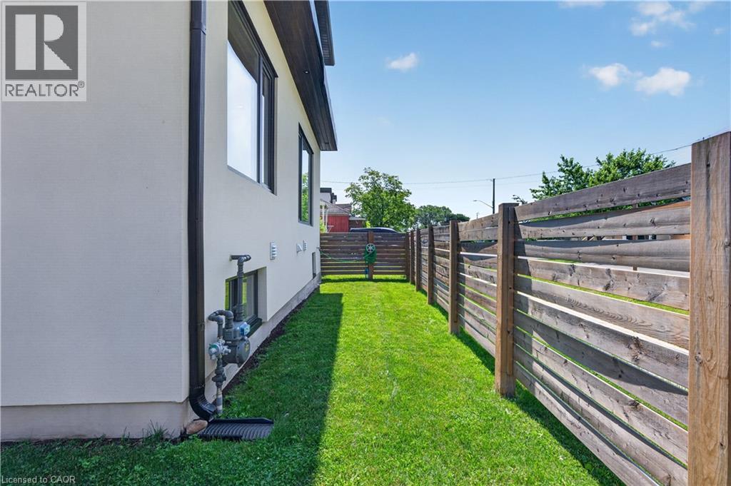 1047 Meredith Avenue, Mississauga, Ontario  L5E 2C6 - Photo 47 - 40864738