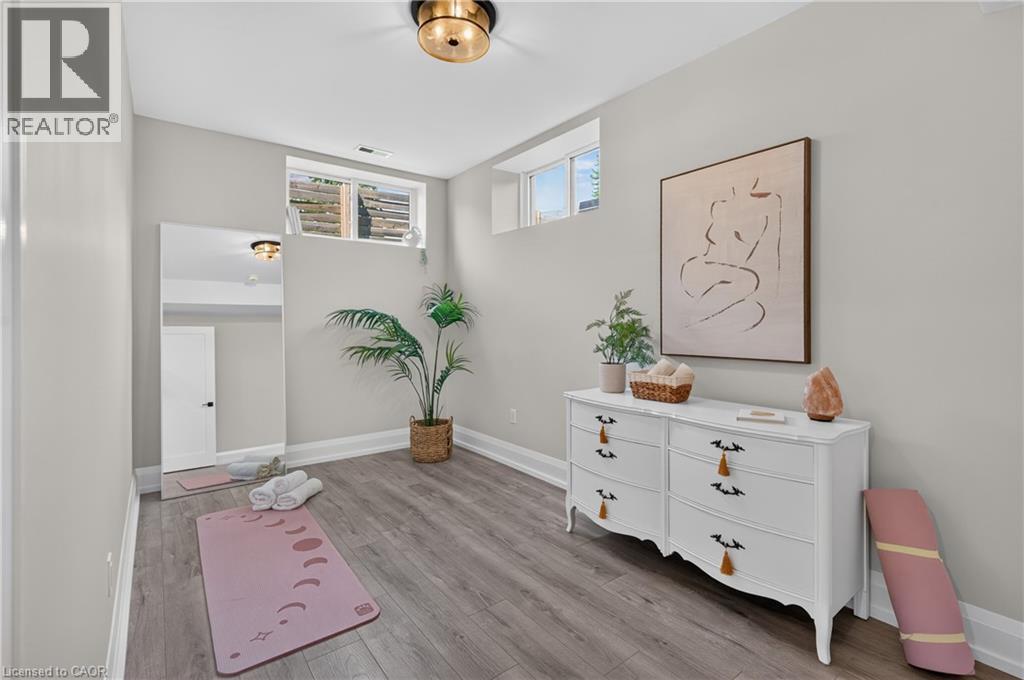 1047 Meredith Avenue, Mississauga, Ontario  L5E 2C6 - Photo 42 - 40864738