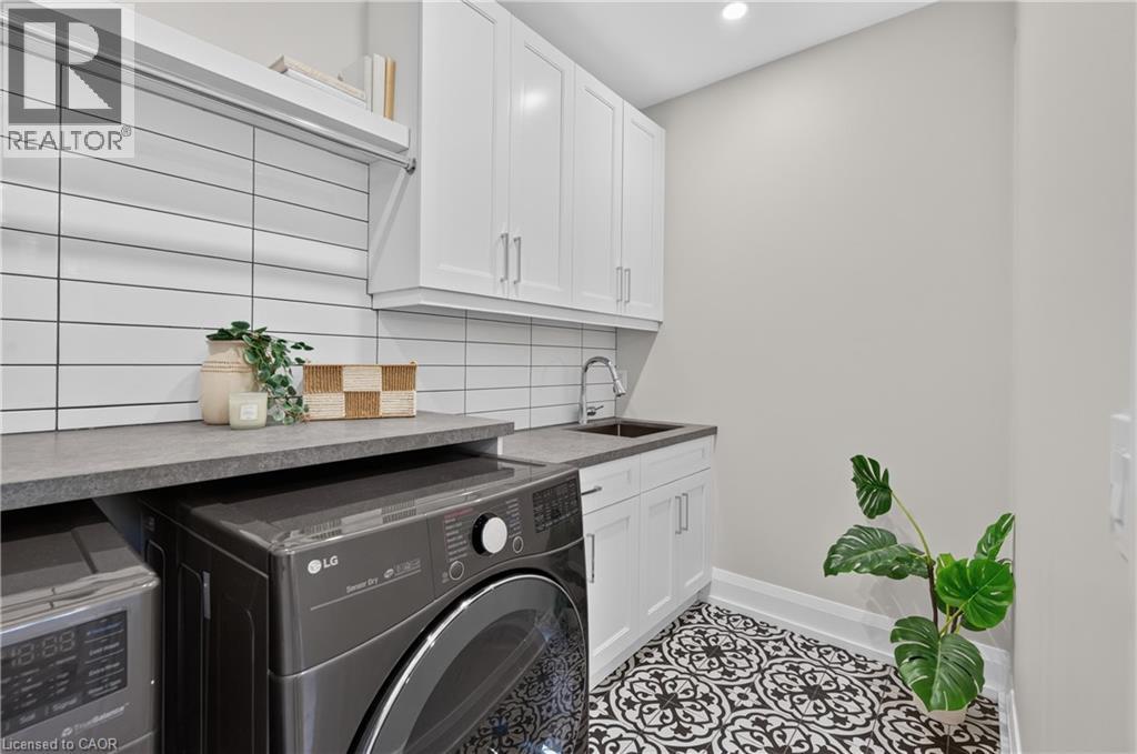 1047 Meredith Avenue, Mississauga, Ontario  L5E 2C6 - Photo 39 - 40864738