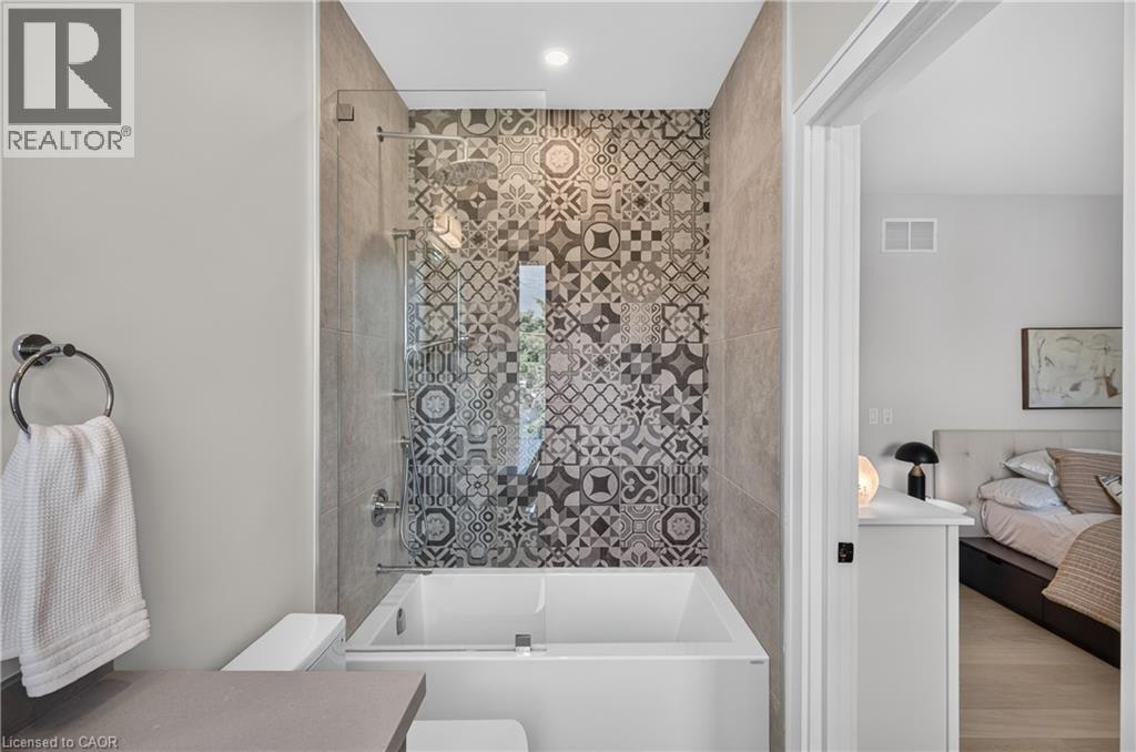 1047 Meredith Avenue, Mississauga, Ontario  L5E 2C6 - Photo 30 - 40864738