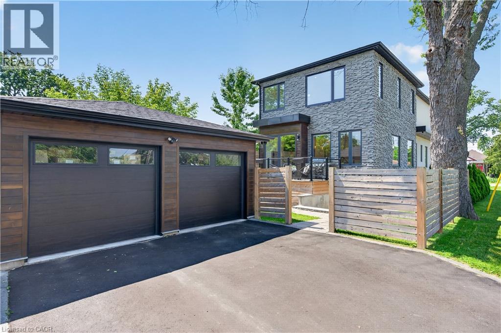 1047 Meredith Avenue, Mississauga, Ontario  L5E 2C6 - Photo 4 - 40864738