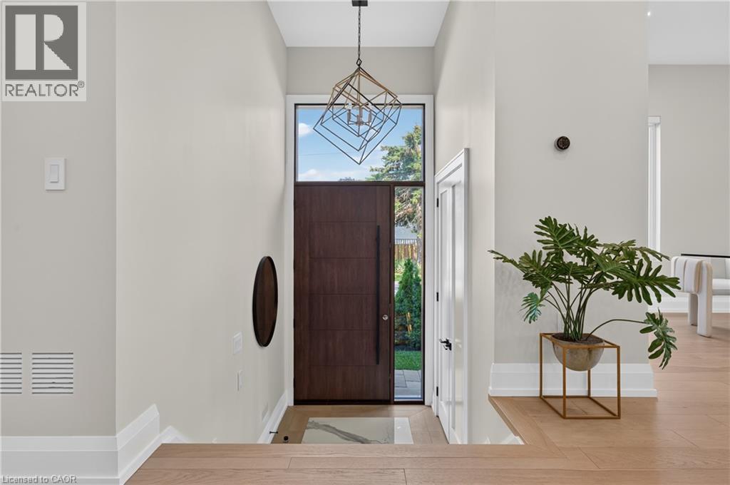 1047 Meredith Avenue, Mississauga, Ontario  L5E 2C6 - Photo 5 - 40864738