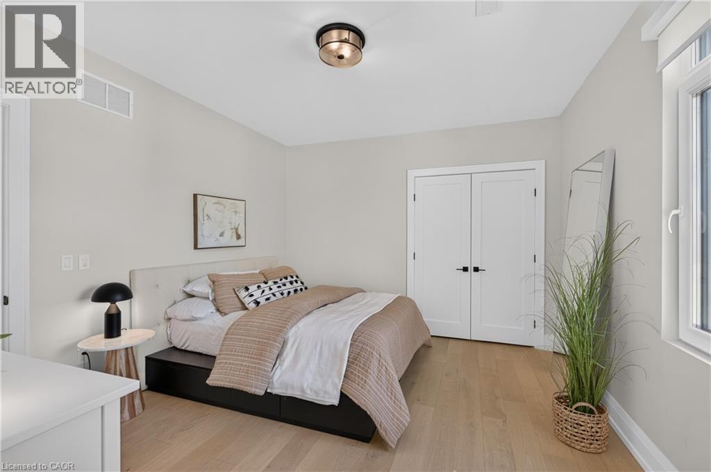 1047 Meredith Avenue, Mississauga, Ontario  L5E 2C6 - Photo 29 - 40864738