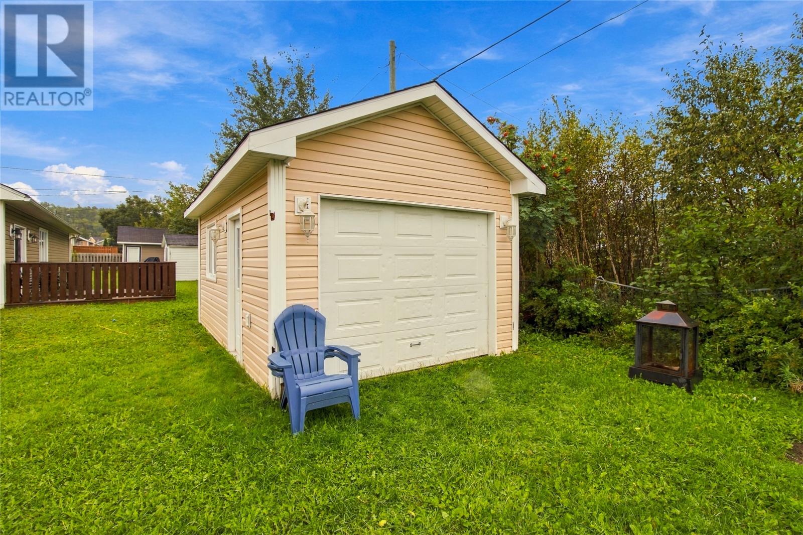 8 Crewe Place, Clarenville — photo 31