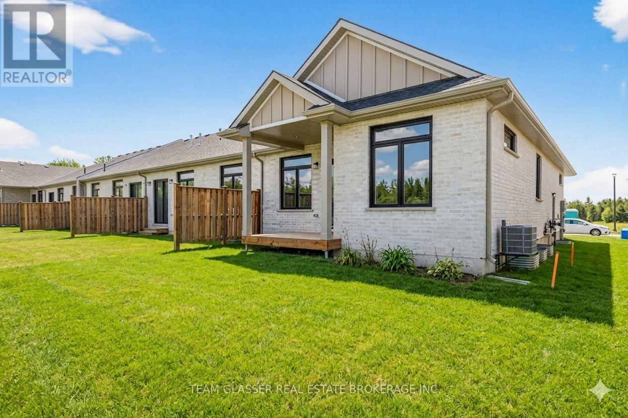 32 Dearing Drive, South Huron, Ontario  N0M 1T0 - Photo 2 - X13810020