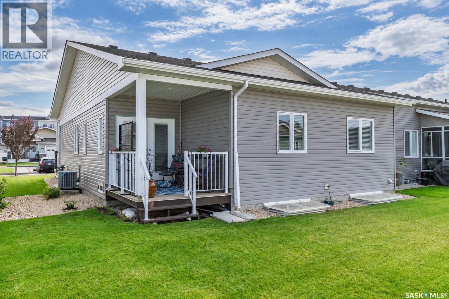 201 959 Bradley STREET photo 3