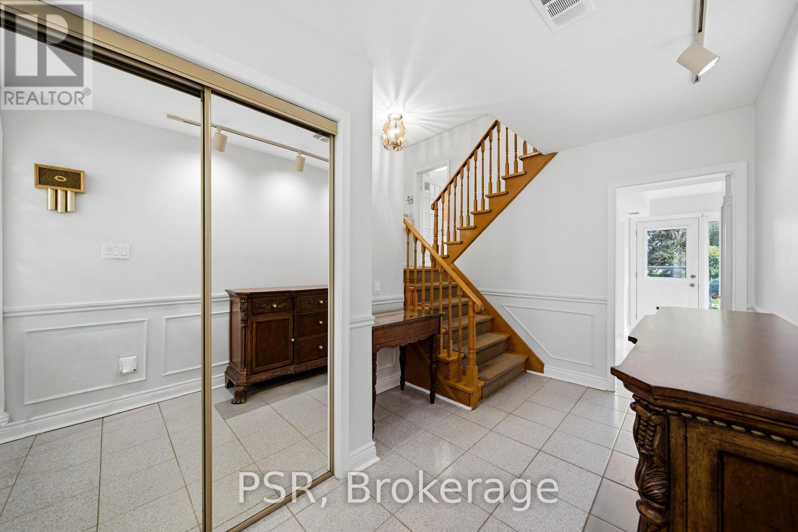 1475 Larchview Trail, Mississauga, Ontario  L5E 3C2 - Photo 23 - W13809878