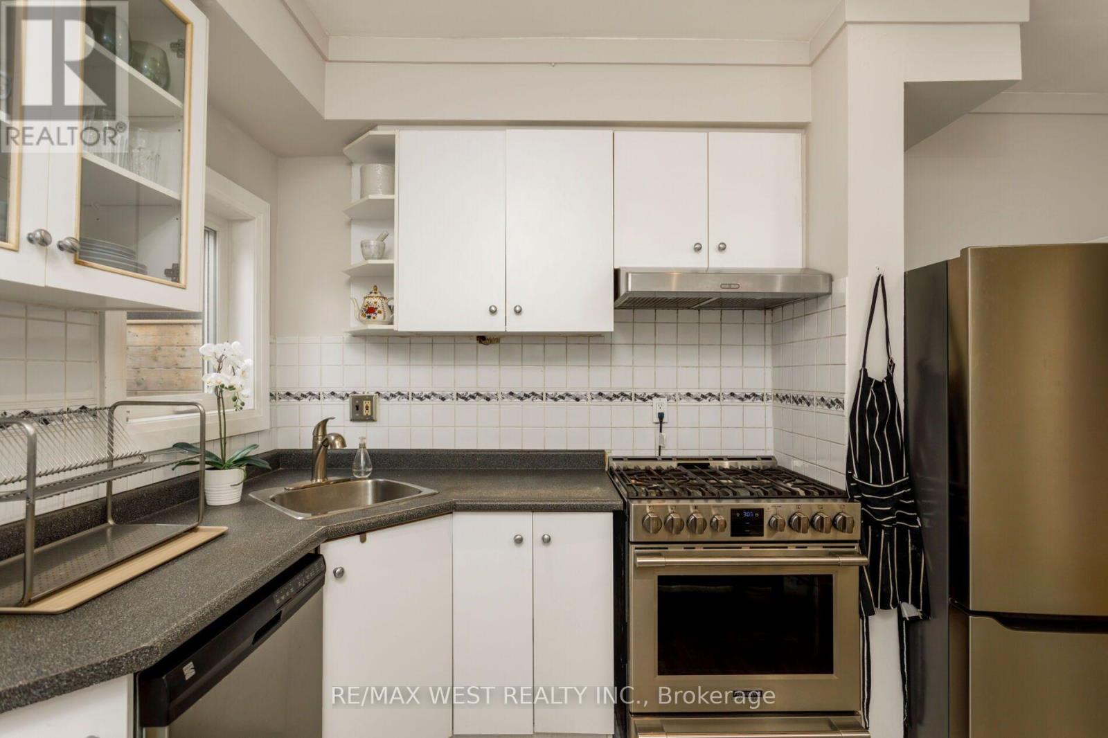 10 Marshall Street, Toronto, Ontario  M6K 1S4 - Photo 16 - C13809992