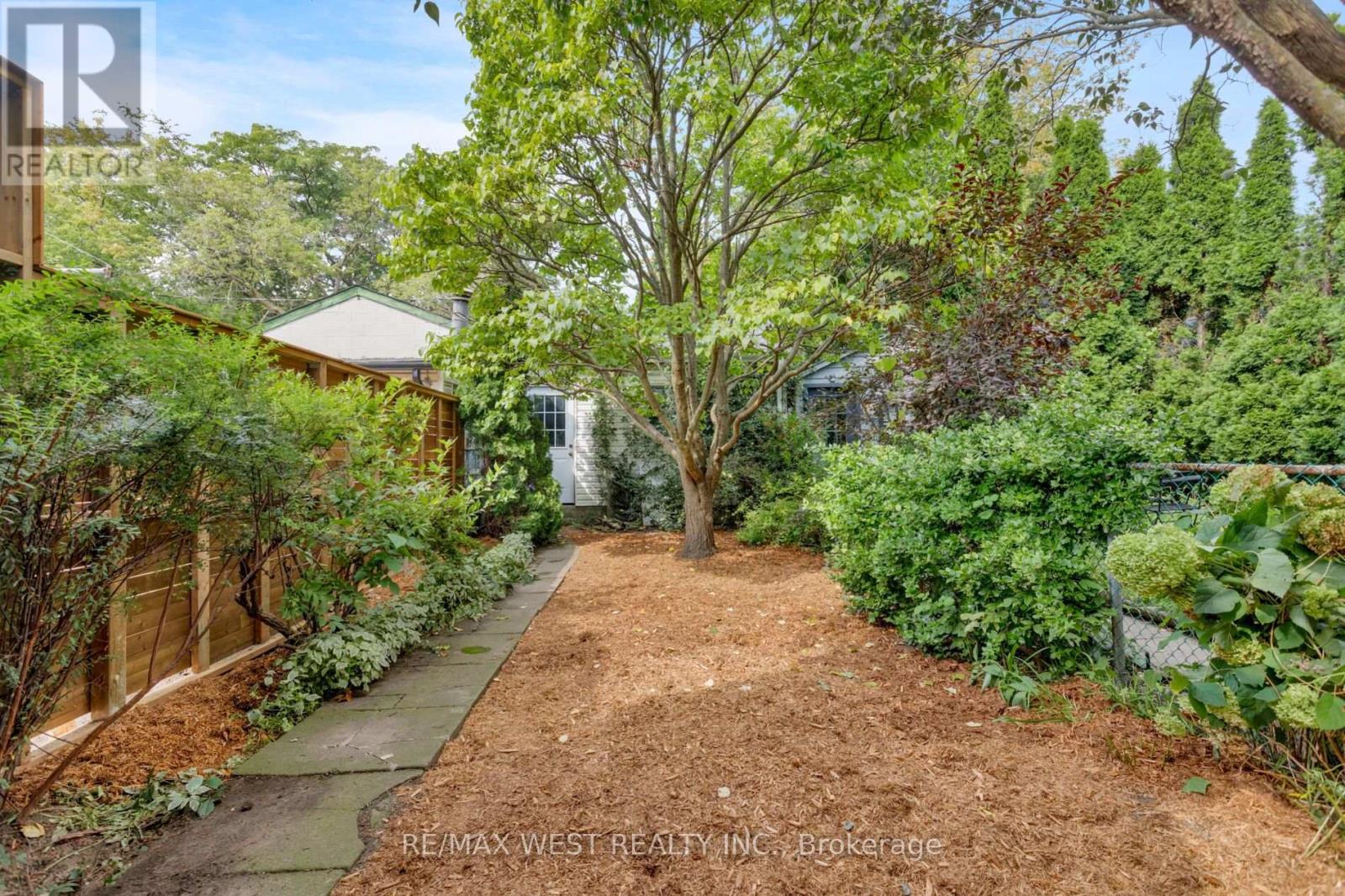 10 Marshall Street, Toronto, Ontario  M6K 1S4 - Photo 32 - C13809992