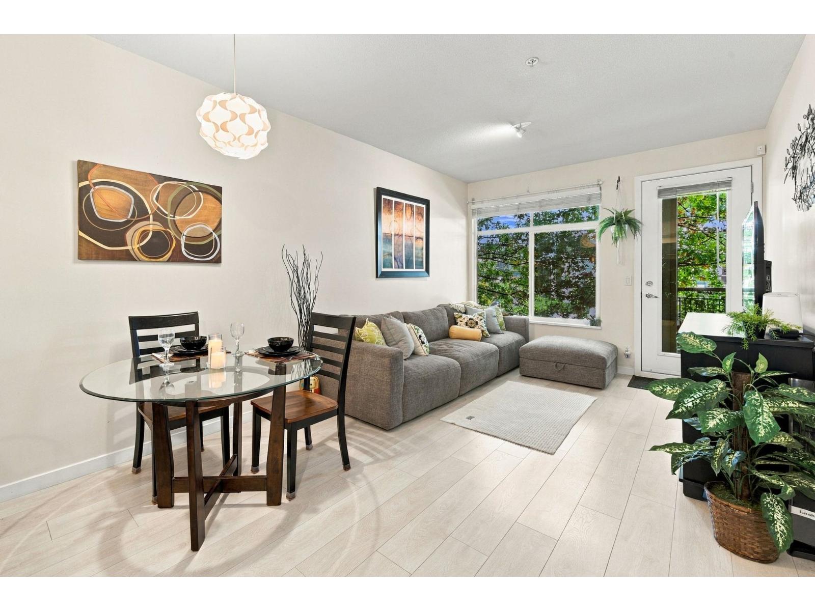 206 10499 UNIVERSITY DRIVE, Surrey, British Columbia