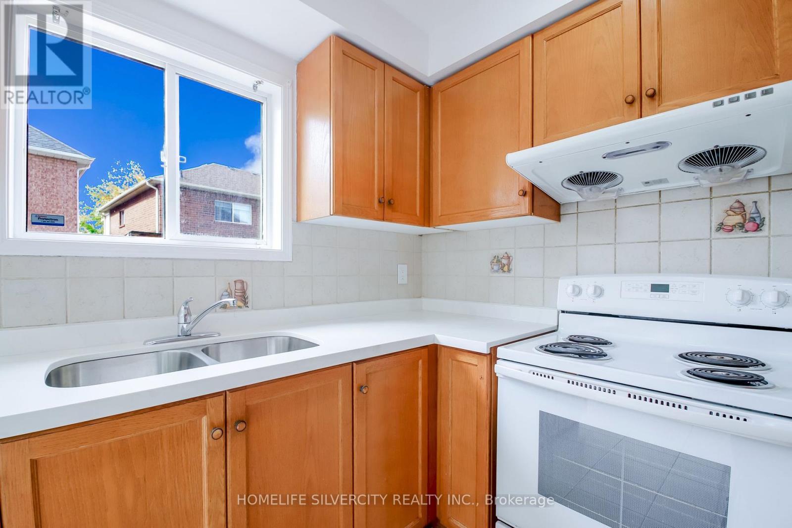 22 Meadow Glade Road, Brampton, Ontario  L6R 1Z7 - Photo 15 - W13810066