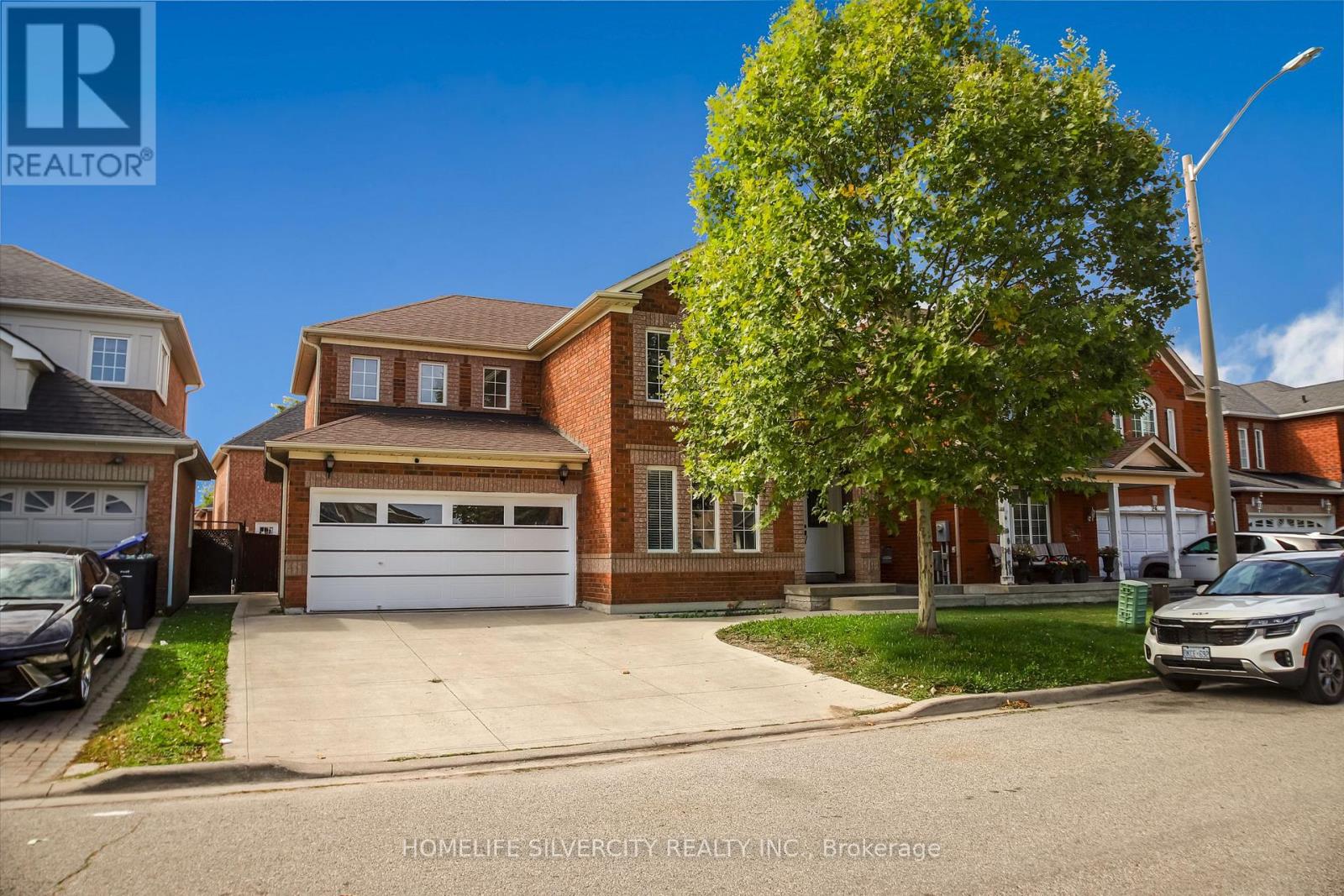 22 Meadow Glade Road, Brampton, Ontario  L6R 1Z7 - Photo 2 - W13810066